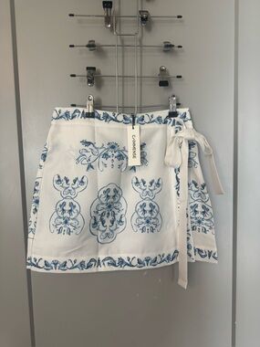 Commense White and Blue Printed Wrap Skirt, size small, NWT